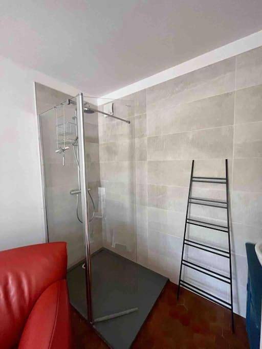 Villa pour 4 personnes, avec jardin ainsi que piscine et terrasse, animaux acceptés à Les Pennes-Mirabeau - 3