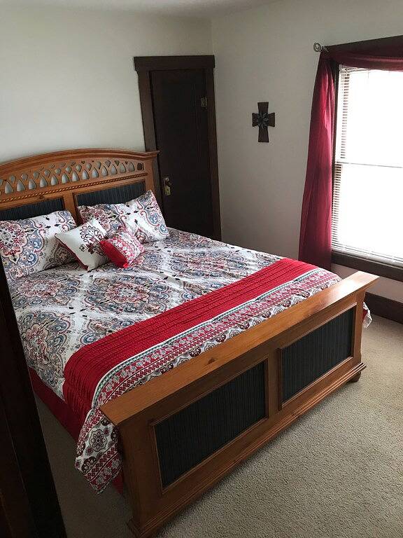 Ort! Ort! Ort! 5 Schlafzimmer Haus 1 Block von der Innenstadt von Decorah in Decorah, Winneshiek County