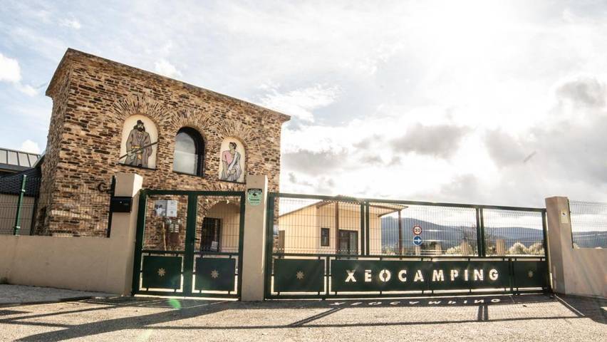 Camping para 4 personas, con jardín y piscina en Galicia