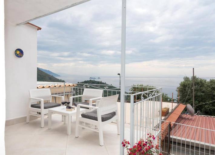 Casa vacanza per 3 persone, con terrazza e panorama in Nerano