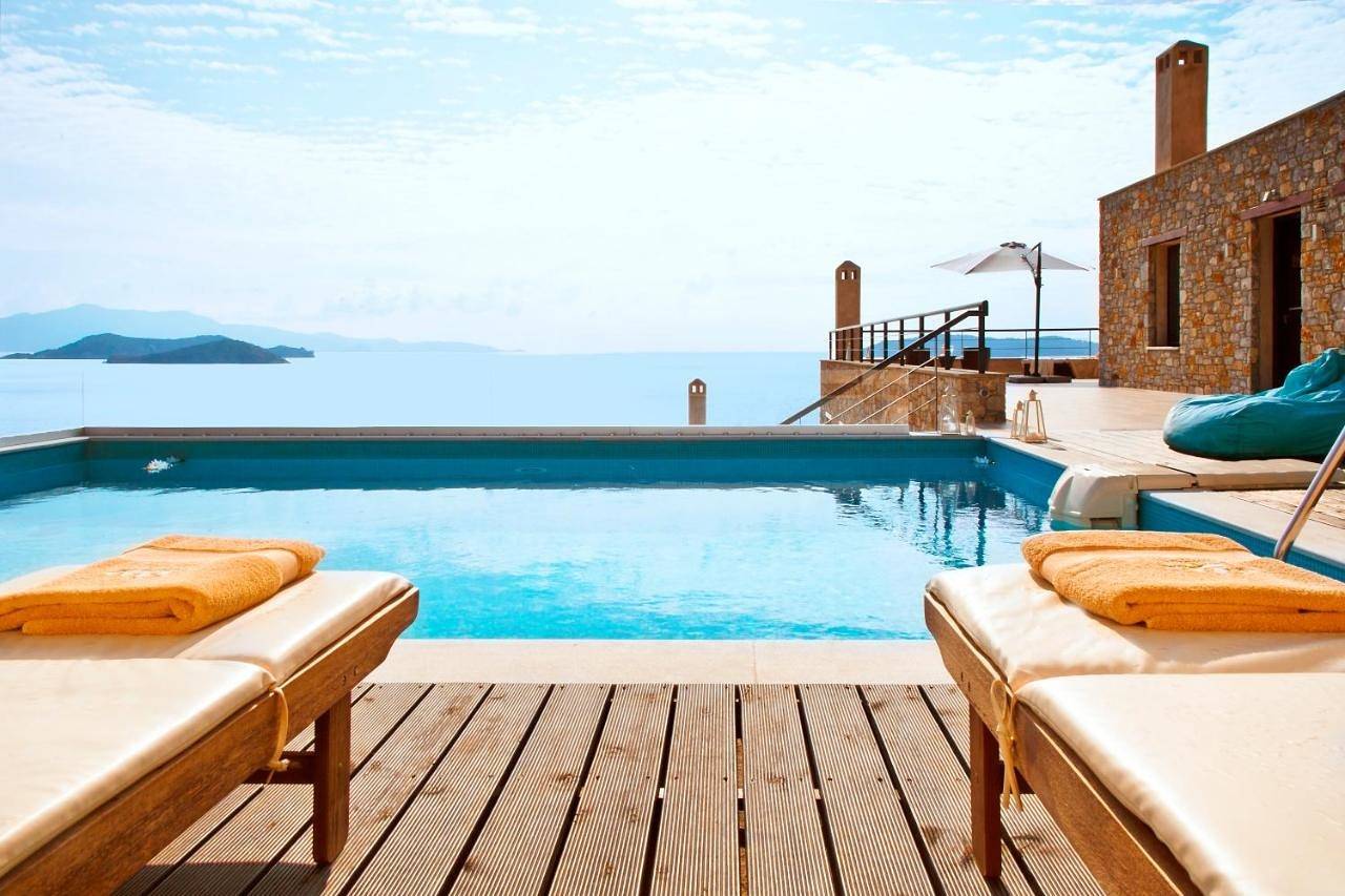 Golden King Villas in Sporaden