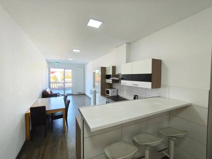 Ferienwohnung für 12 Personen, mit Balkon und Terrasse sowie Ausblick in Östringen