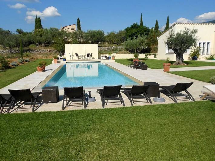 Appartement de vacances pour 4 personnes, avec jardin ainsi que terrasse et piscine