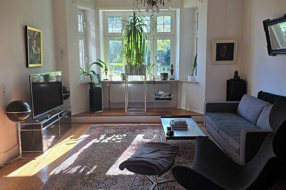 Erdgeschosswohnung in einem Sandsteinhaus (Villa) mit wunderschönen Garten. in Kottenheim, Osteifel