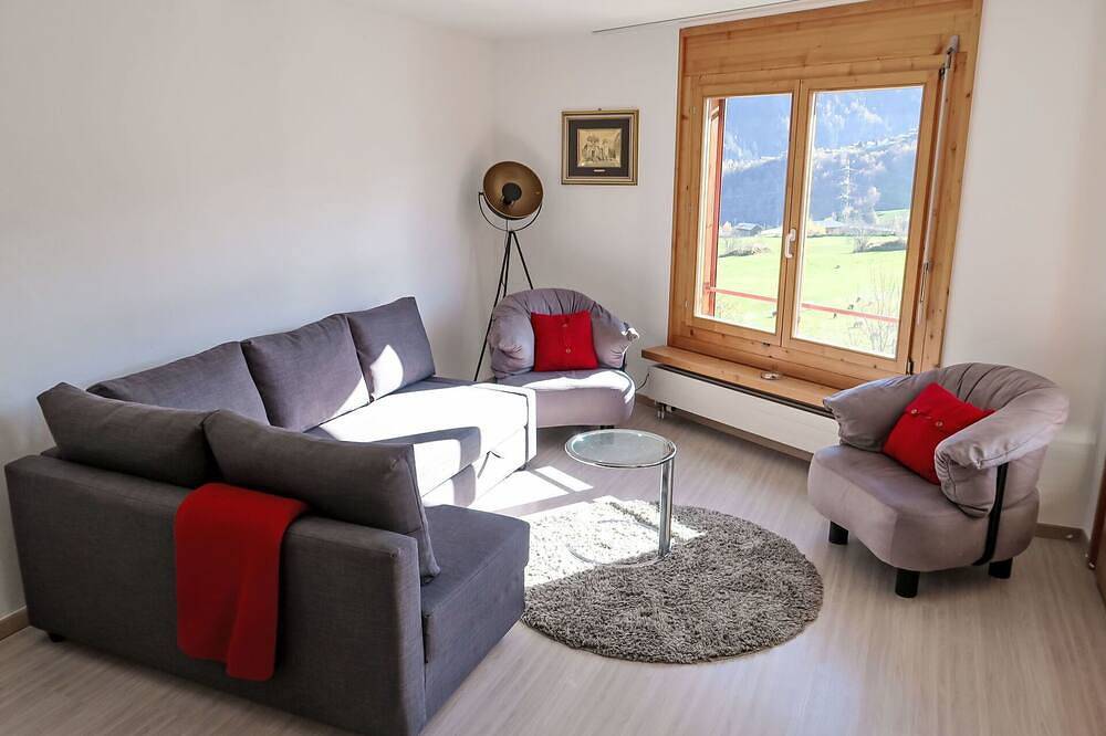 Entire apartment, Lovely apartment for 4 guests with Wifi, Tv, balcony and panoramic view in Disentis, Surselva