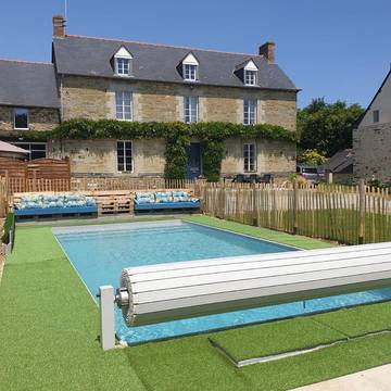 Gîte pour 6 personnes, avec piscine ainsi que jardin et jacuzzi à Amanlis