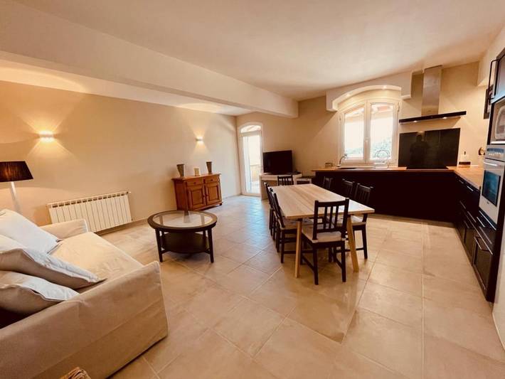 Location de vacances pour 4 personnes, avec terrasse ainsi que piscine et vue à Suzette - 2