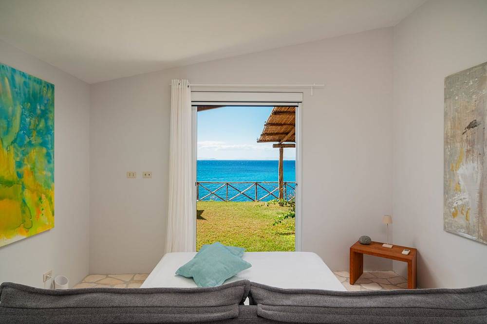 Villa Jovis:  Meeresfront, Meerzugang, Pool in Torre delle Stelle, Maracalagonis