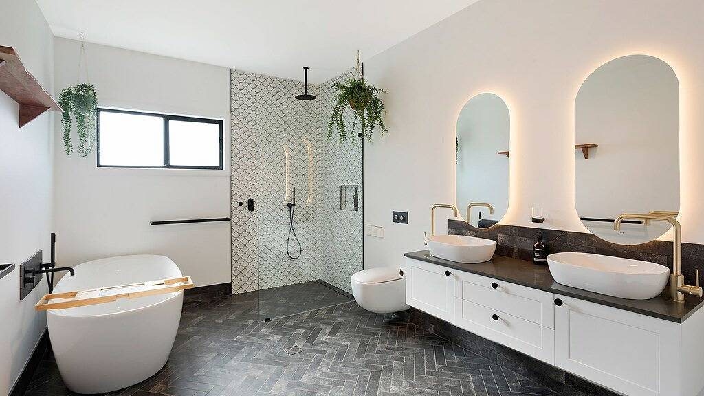 Noble House - Absolutely Stunning House in Convenient Location! in Dalmeny, New South Wales