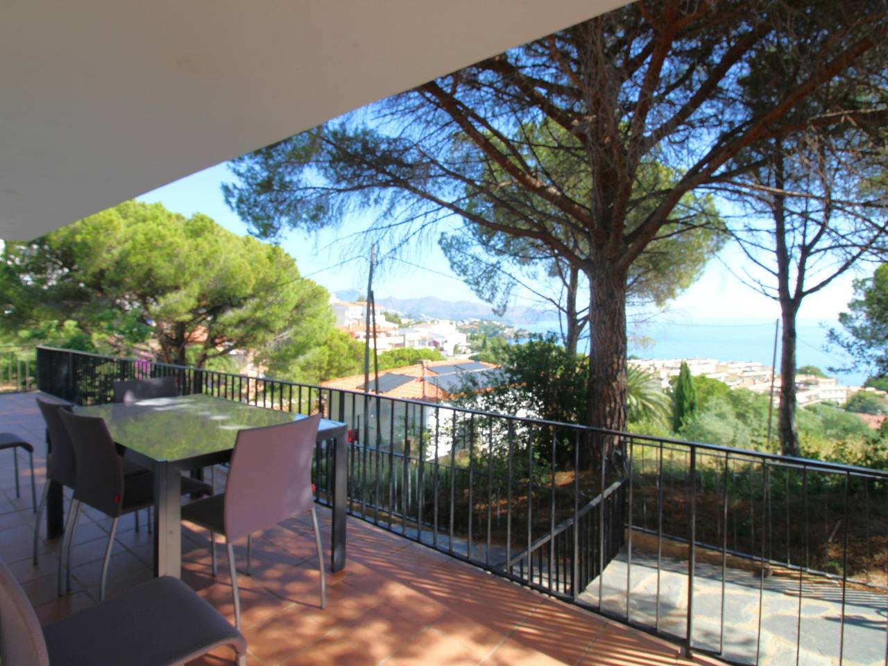 V. Fané Esq - Casa con jardín y vista mar en Llançà acabada de reformar in Llanca, Oberampurien
