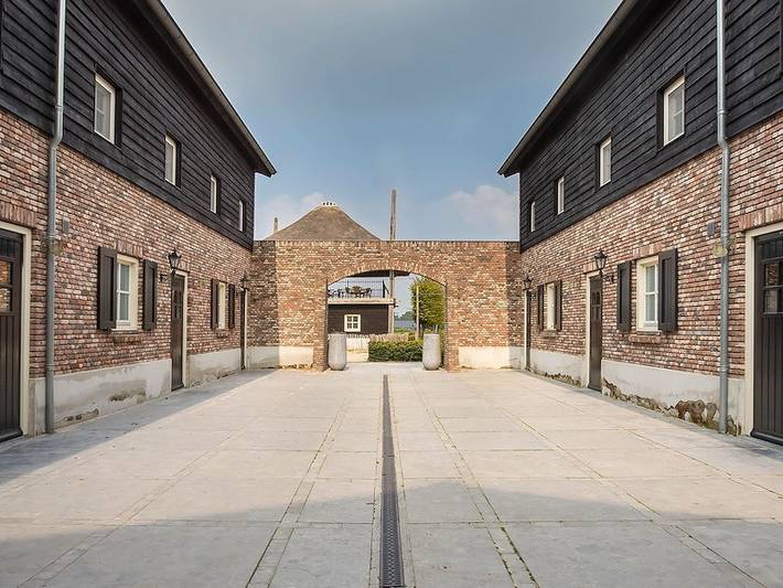 Ferienhaus für 24 Personen, mit Balkon/Terrasse und Terrasse in Hapert