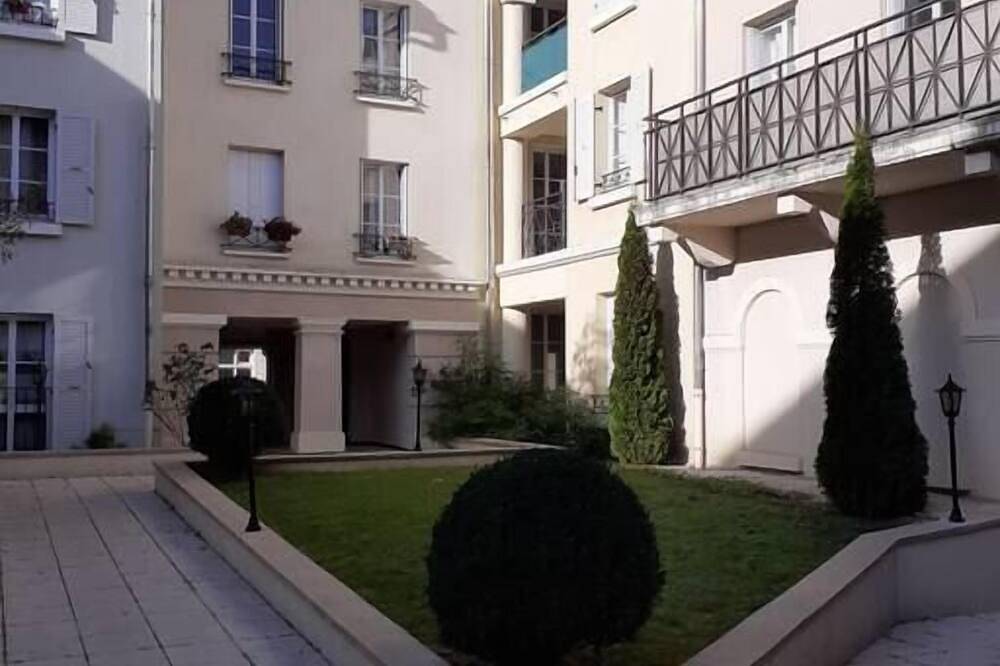 Entire apartment, Place Toscane, 8P, Fibre et Parking à Disneyland in Serris, Seine-et-Marne