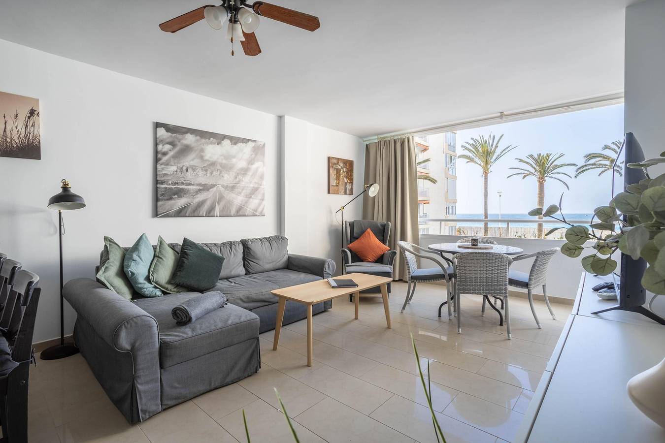 Entire apartment, Holiday Apartment 'A214 Chic Front Line' with Shared Pool, A/C & Wi-Fi in Playa de la Torrecilla, Nerja