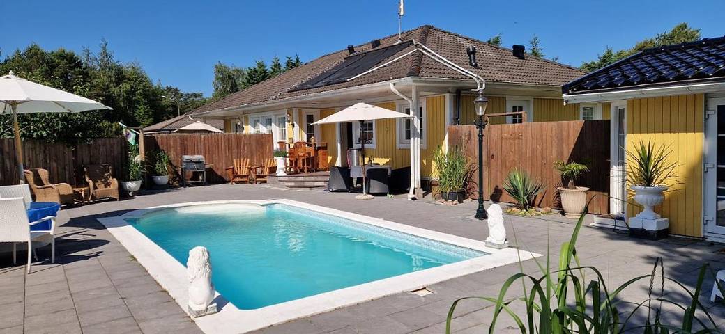 Villa för 7 Personer, med pool och trädgård i Höllviken