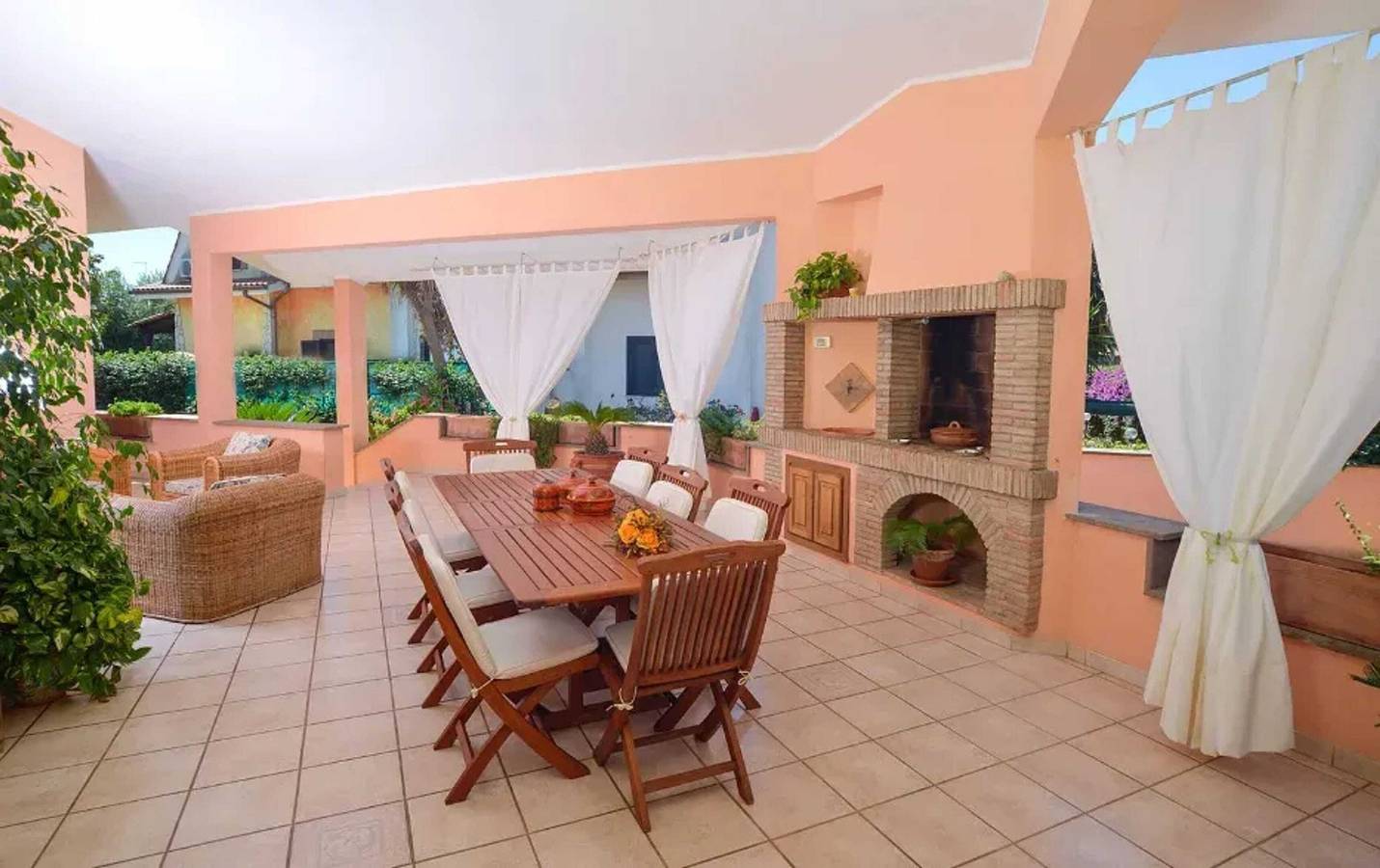 Gemütliche Villa in Ladispoli mit privatem Pool in Ladispoli, Rom Provinz