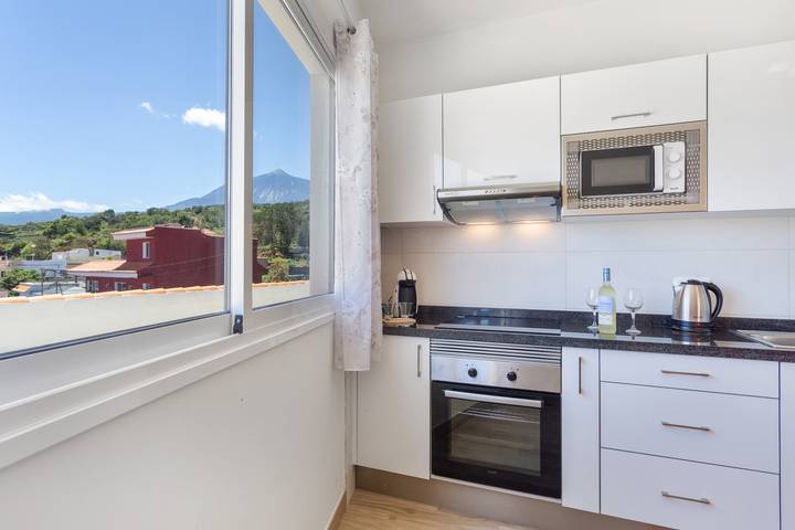 Apartamento entero, Vacaciones 'La Casa De Rita' con vistas a la montaña, terraza privada in Genovés (Canary Islands), Garachico
