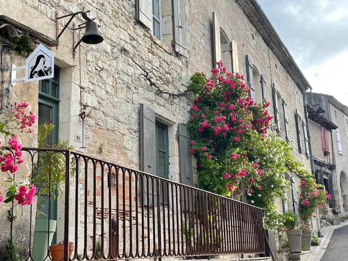 Location de vacances pour 2 personnes, avec vue et terrasse à Roquecor