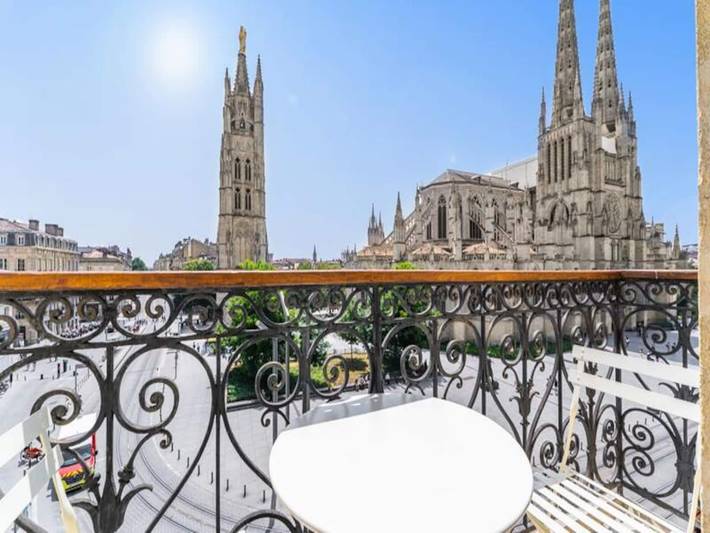 Gîte pour 2 personnes, avec balcon, adapté aux familles dans Cathedrale Saint Andre De Bordeaux