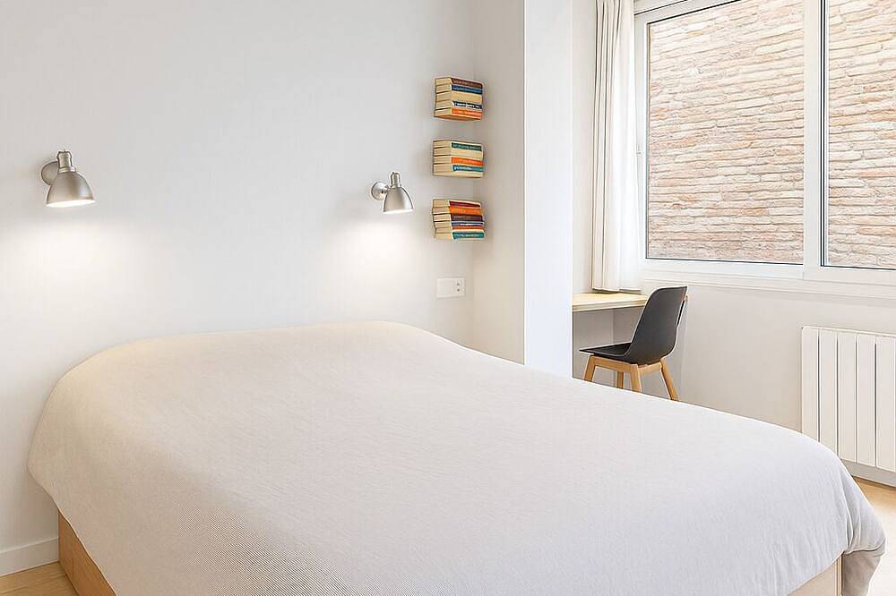 Apartamento entero, Authentic Gem in Quaint Market Plaza in Barcelona in Sant Andreu, Barcelona