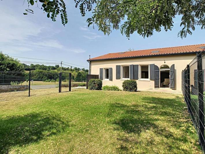 Location de vacances pour 6 personnes, avec Terrasse et Jardin à Ayguesvives