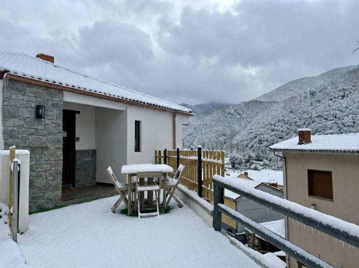 Casa rural para 4 personas, con balcón - 1