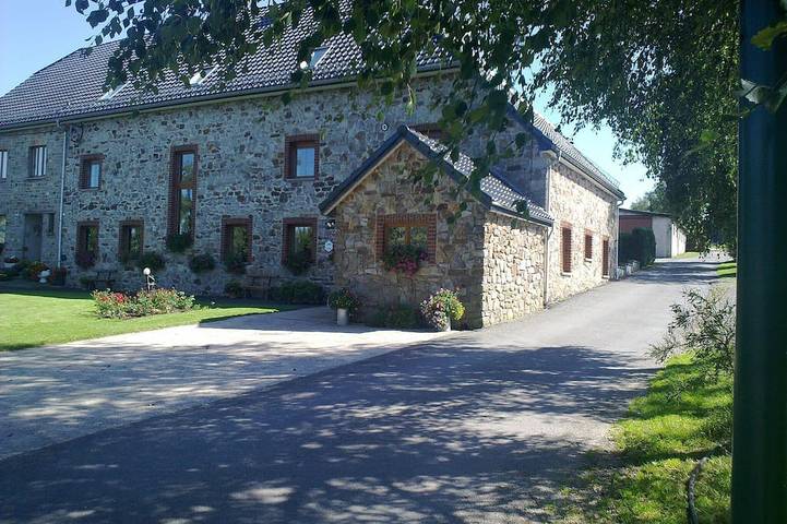 Gîte pour 32 personnes, avec sauna ainsi que terrasse et jardin à Malmedy