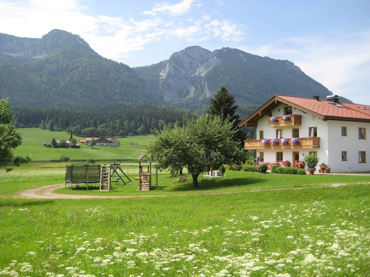 Vorderoberhauser-Hof inkl. Chiemgaukarte - Ferienwohnung Rauschberg 56 qm, Balkon, Kochnische, 2 Schlafzimmer, Wlan, 4 Pers in Ruhpolding, Bayerische Alpen