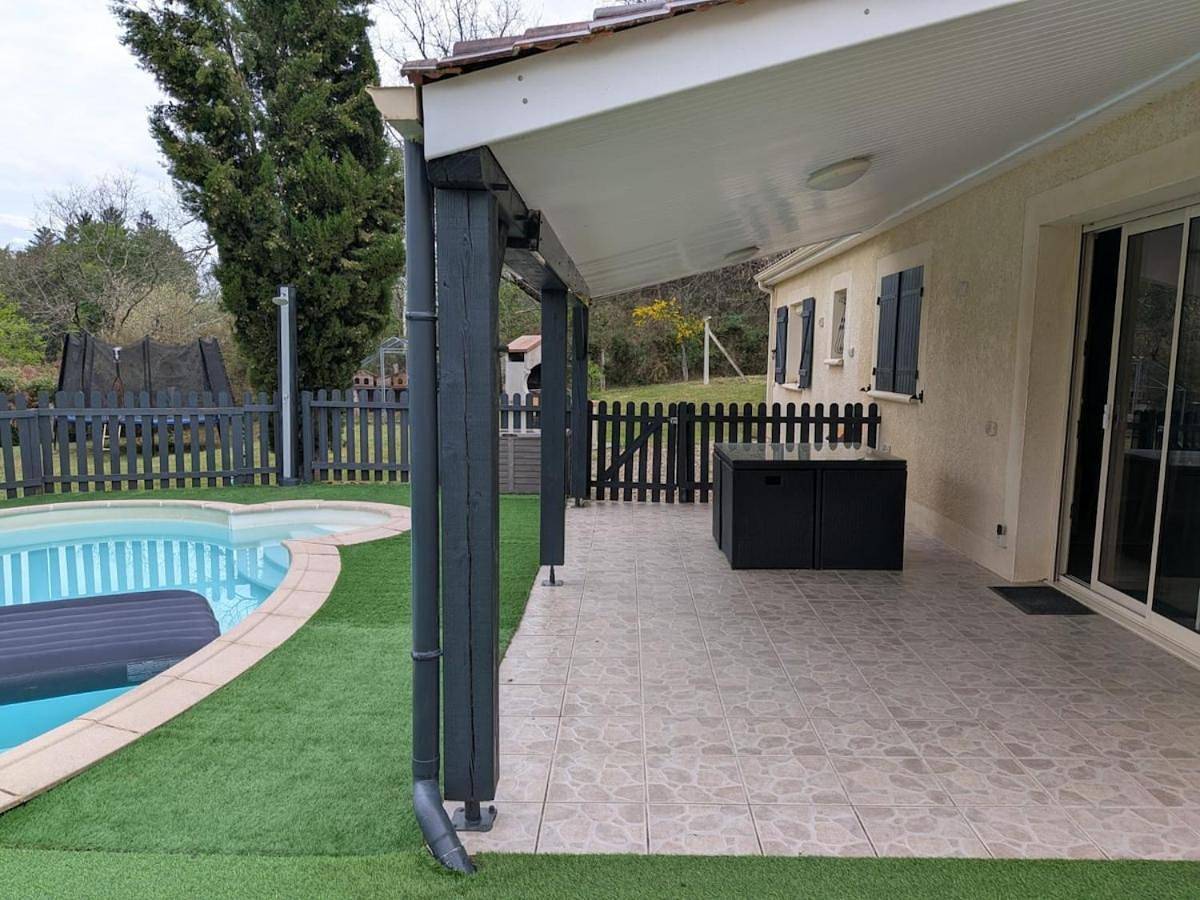 Maison cosy avec piscine privée en Dordogne -7 personnes in Limeyrat, Périgord Noir