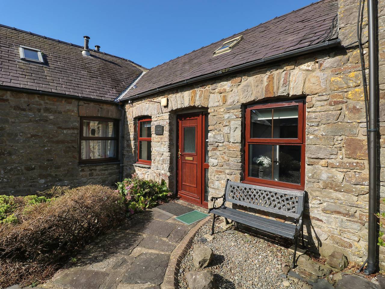 Corner Cottage in Broad Haven, Pembrokeshire