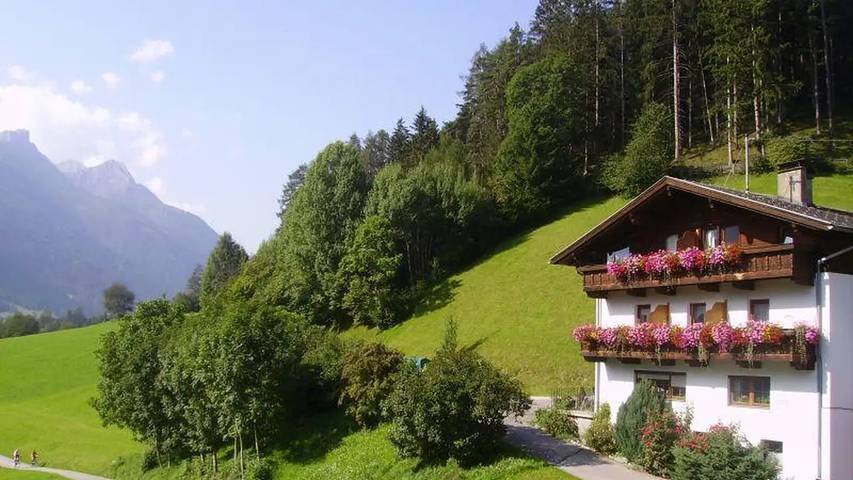 Ferienwohnung für 6 Personen, mit Balkon und Garten in Fulpmes