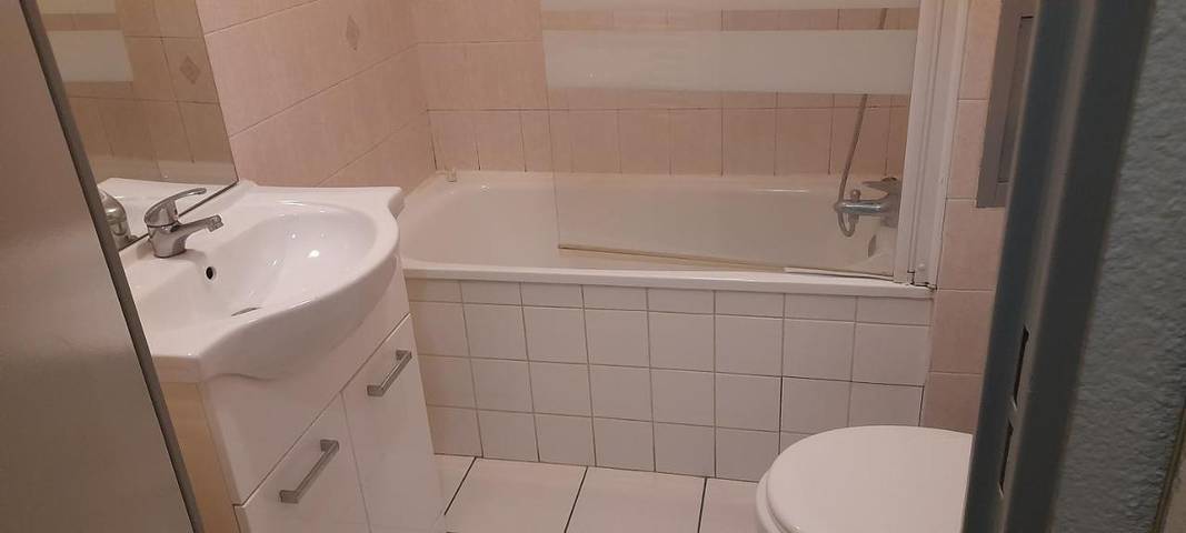 Gîte pour 2 personnes, avec balcon ainsi que piscine et jacuzzi à Échirolles