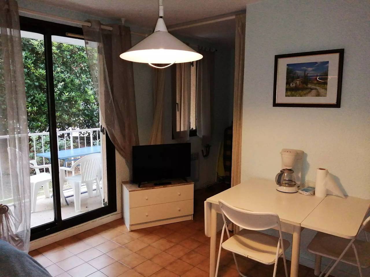 Appartement entier, Joli T2 front de mer dans domaine avec piscine et tennis in La Coudoulière, Six-Fours-les-Plages