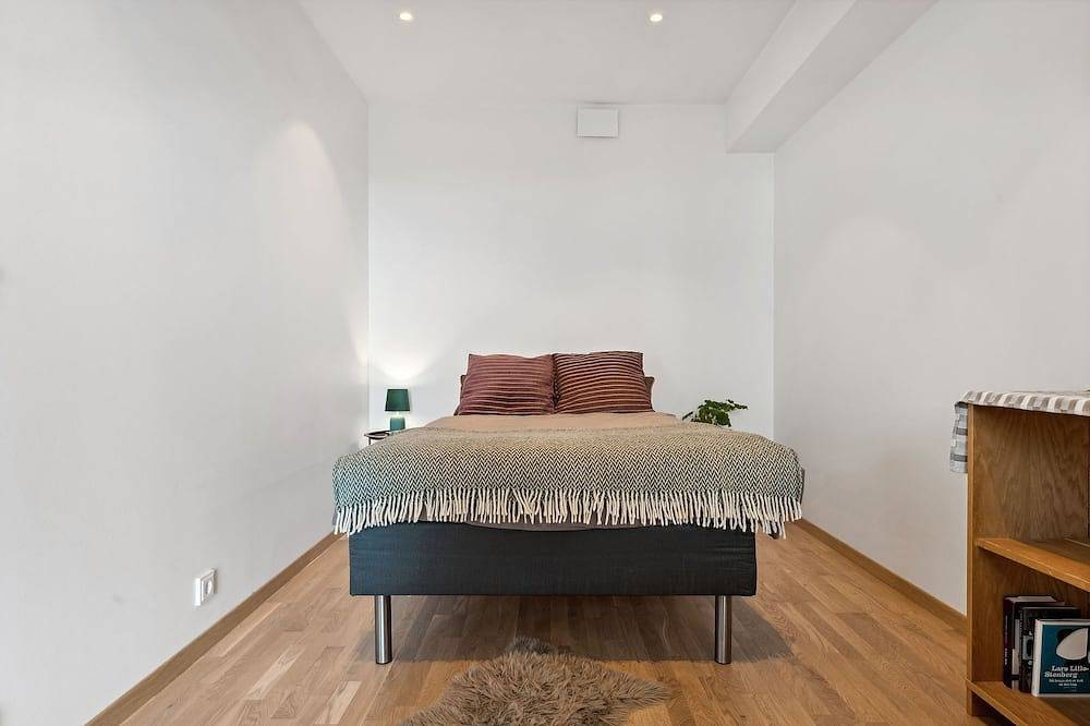 Ganze Wohnung, Nordic Style City Apartment with Sunny Marina Views in Sentrum, Bodø