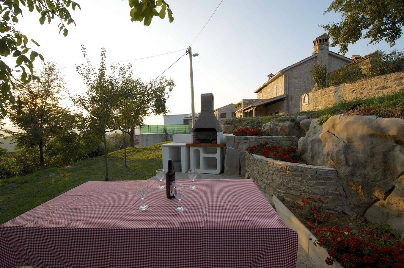 Ferienhaus in ruhiger Lage mit Pool  in Buzet, Zentralistrien