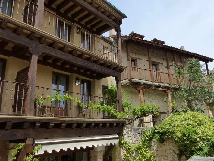 Hotel for 4 people, with terrace - 1