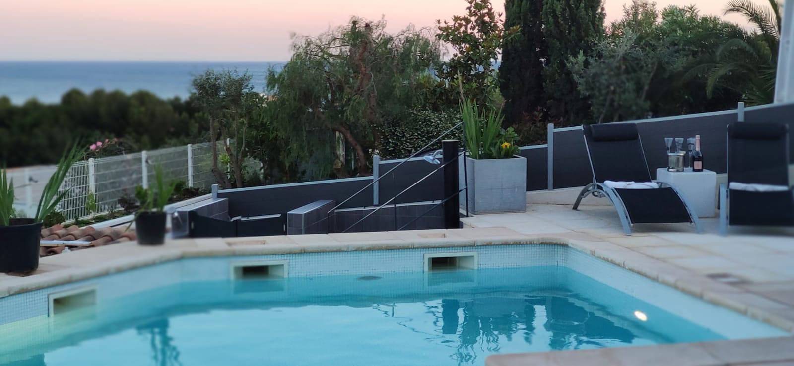 Bas de villa, Côte Bleue vue mer, piscine, jacuzzi sauna, parking in Sausset-les-Pins, Région d'Istres