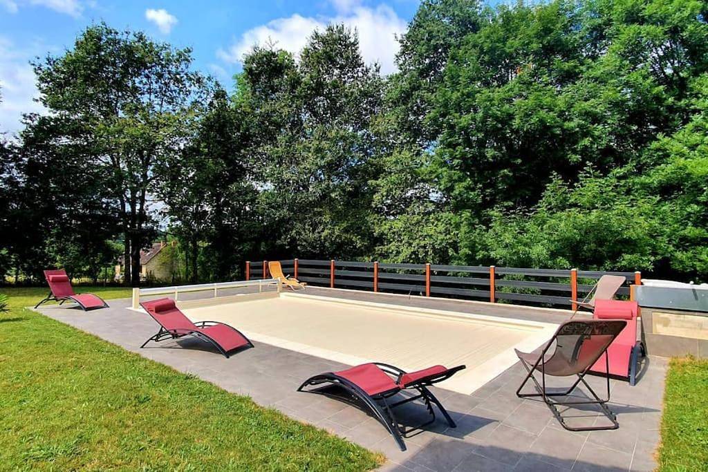 Villa with Private Pool in Ladignac-le-Long, Région de Limoges