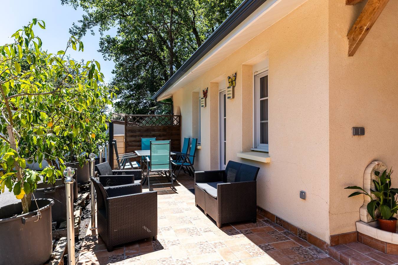 Gîte « Le Jardin d’Eau » avec terrasse privée, jardin partagé et Wi-Fi in Lamothe-Montravel, Périgord Pourpre