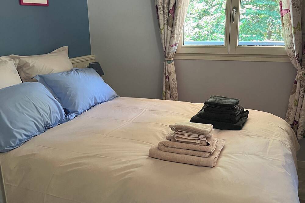 Cosy self-catering cottage, near the center of Le Chambon-sur-Lignon, on the edge of a forest in Le Chambon-sur-Lignon, Zentralmassiv