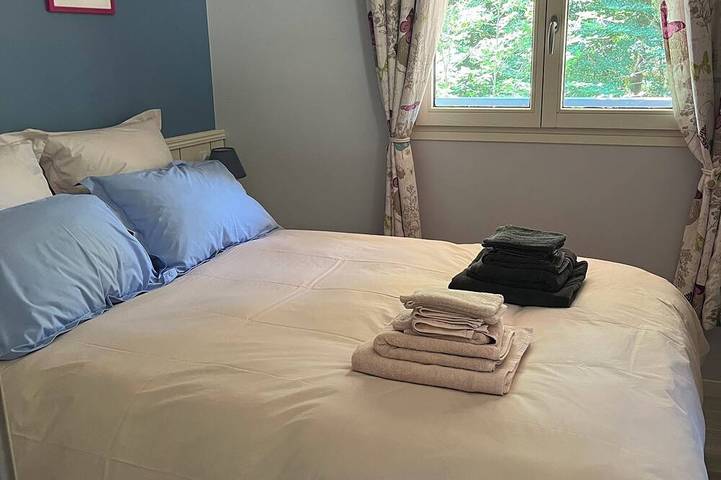 \"El Bayou\" cosy wooden cottage for 2 people on the edge of the forest in Le Chambon-sur-Lignon, Mézenc