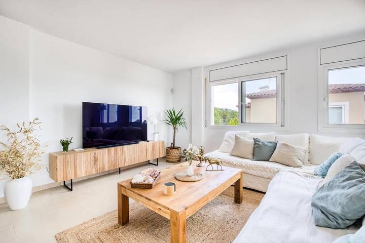 Location de vacances pour 6 personnes, avec piscine ainsi que terrasse et vue, animaux acceptés dans Bonmont Terres Noves - 4