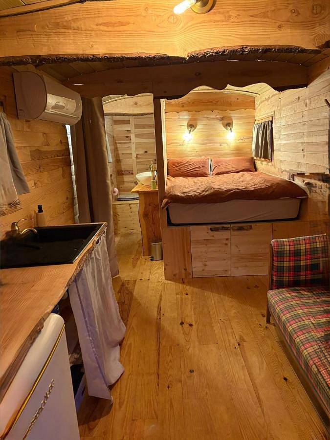 Camping pour 2 personnes, avec Terrasse ainsi que Jardin et Piscine