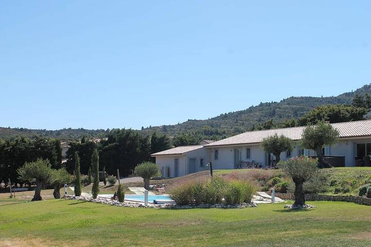 Cottage pour 14 personnes, avec balcon ainsi que jardin et jacuzzi à Labastide-en-Val