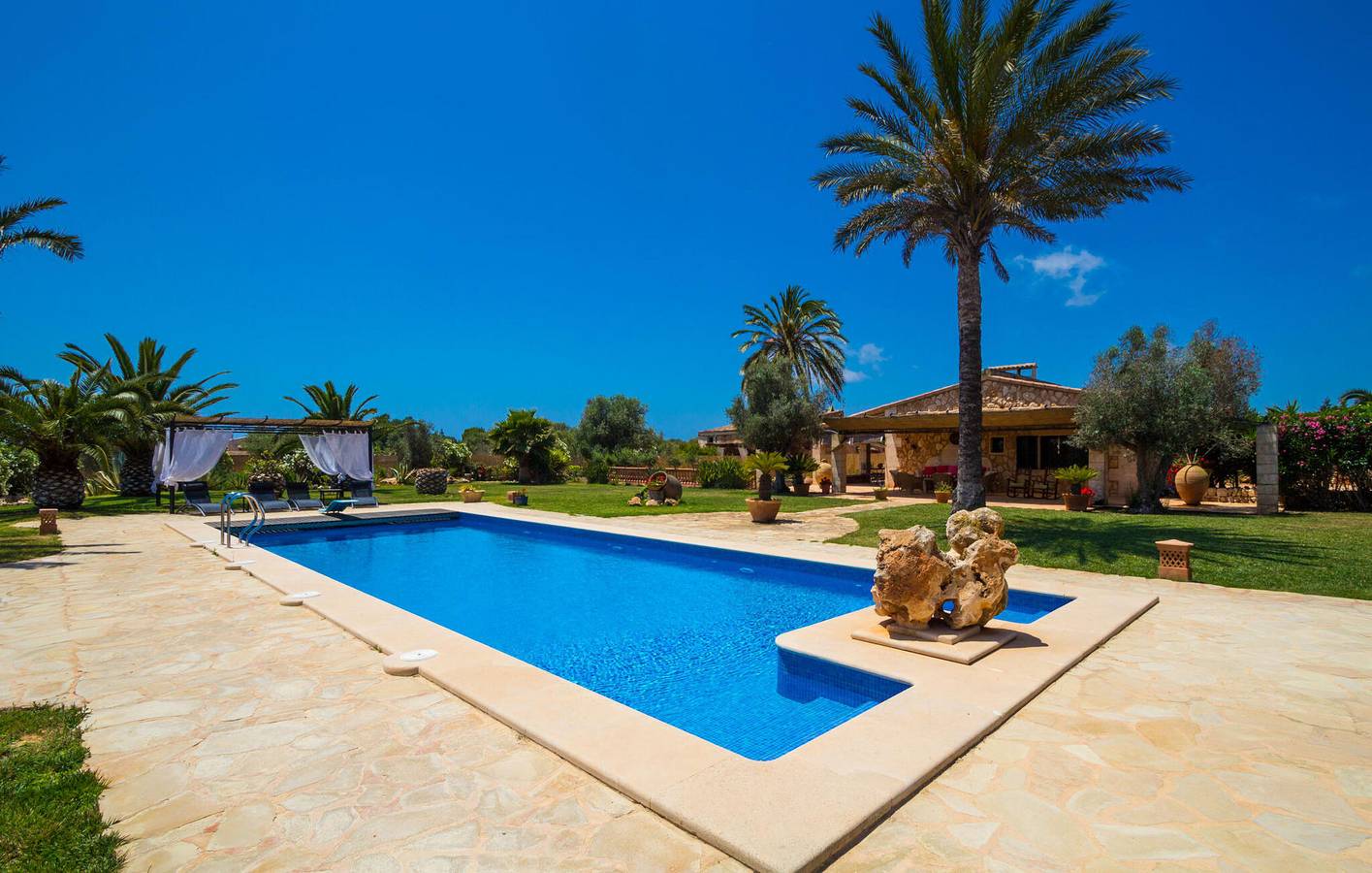 Appartement ensoleillé avec piscine, cuisine et WiFi, 1.5km de Playa de Ses Covetes in Es Trenc, Campos