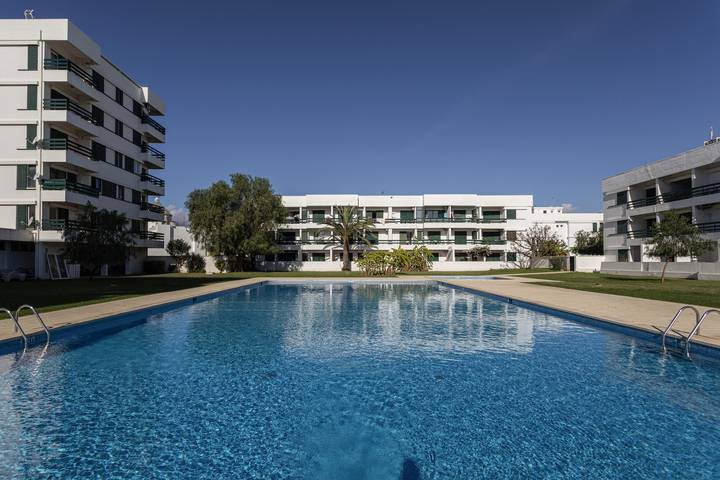 Apartamento de férias para 4 pessoas, com varanda e piscina infantil em Vilamoura