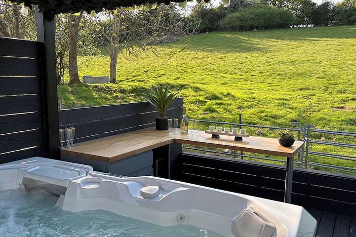 Cottage for 7 people, with hot tub, with pets in Ashbourne