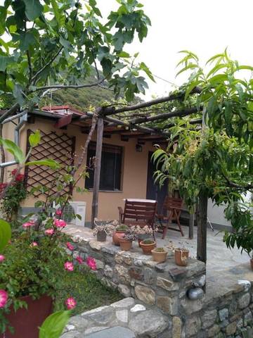 Gîte pour 3 personnes, avec vue et terrasse dans (Nea) Vrasna