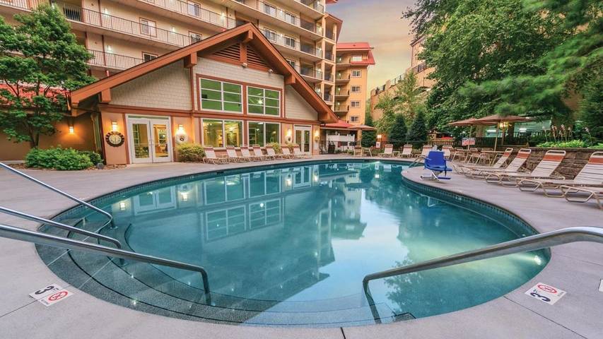 Resort para 4 pessoas, com piscina e jacuzzi e ainda varanda - 1