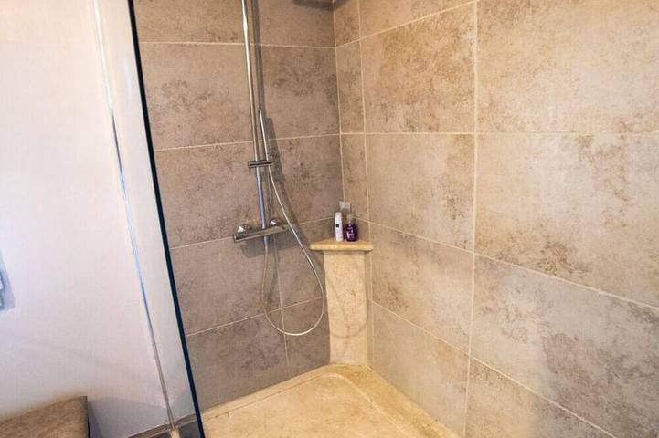 Gîte pour 6 personnes, avec jardin à Ansouis - 3