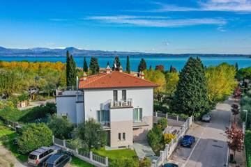 Ferienwohnung für 5 Personen, mit Seeblick und Balkon in Sirmione